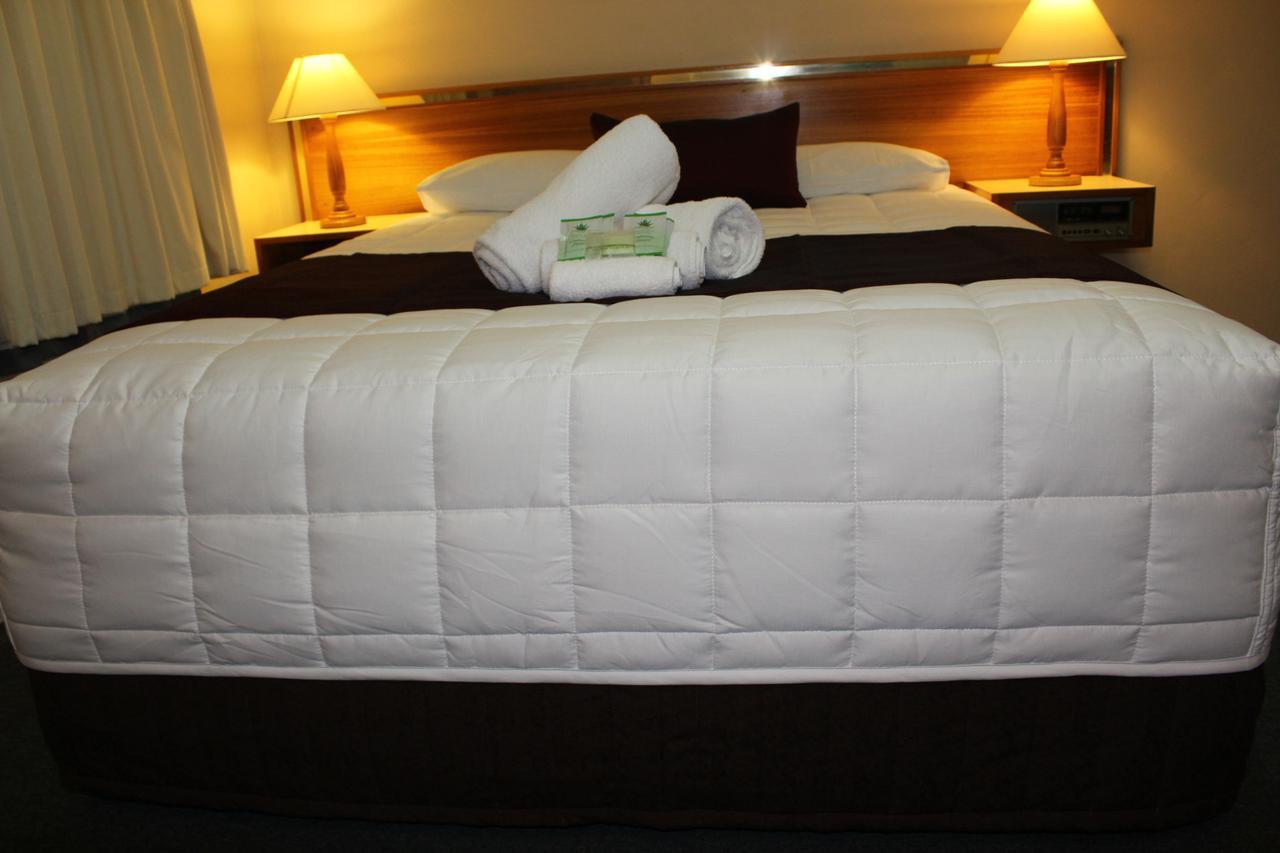 Tabourie Lake Motor Inn ภายนอก รูปภาพ